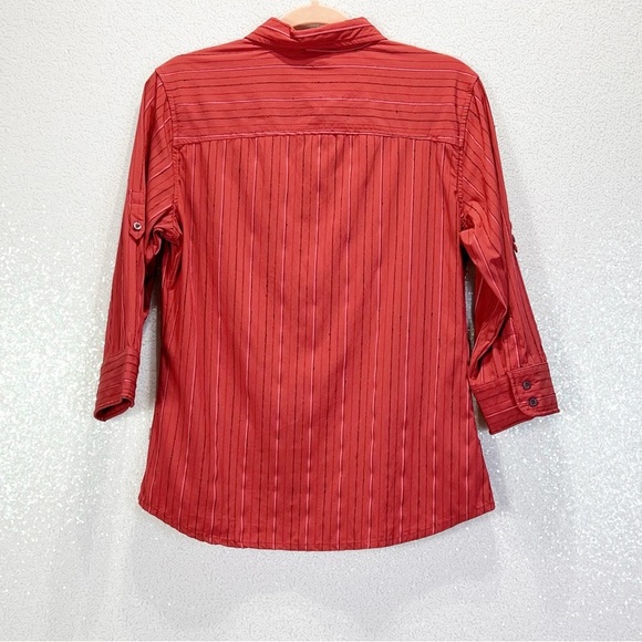 The North Face Women’s shirt size medium - Picture 5 of 11